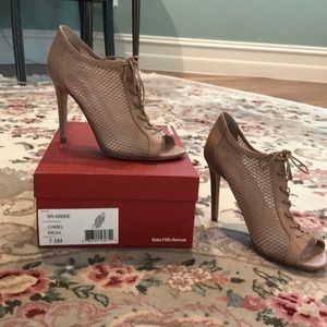 Sexy Saks Fifth Avenue Camel Mesh Booties 7.5